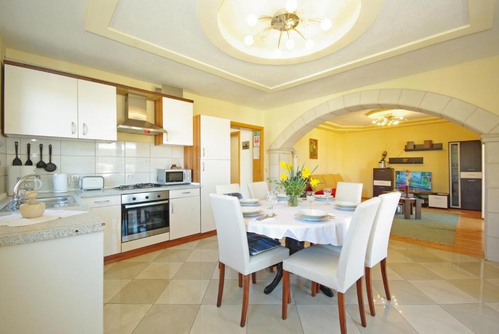 Apartments Villa Rose Sumartin Buitenkant foto