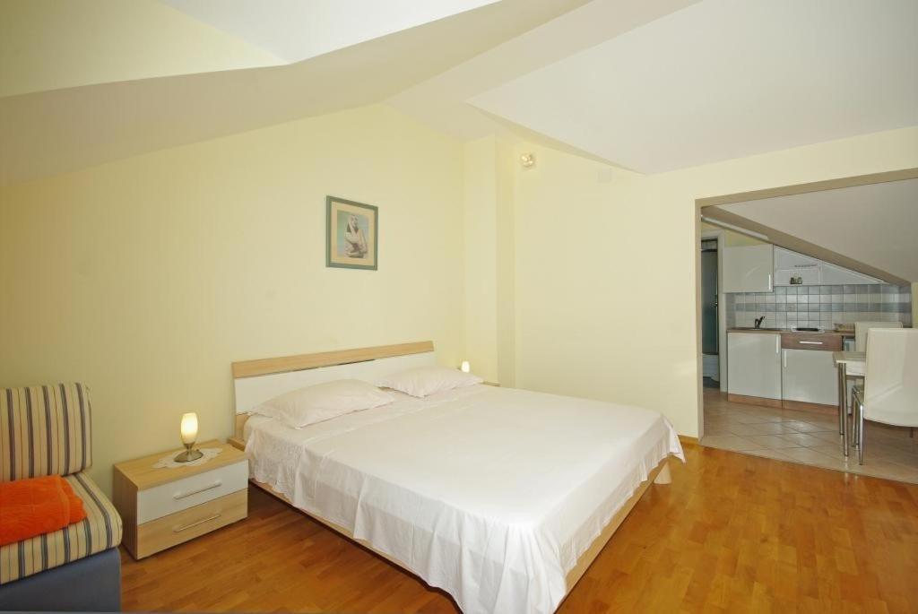 Apartments Villa Rose Sumartin Buitenkant foto