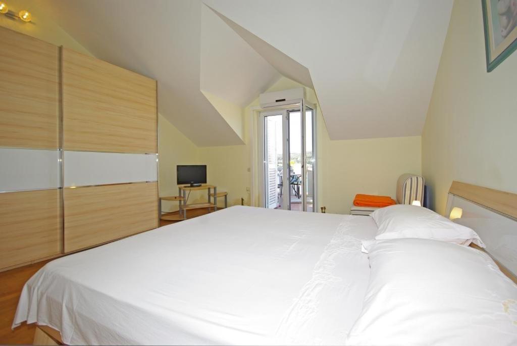 Apartments Villa Rose Sumartin Buitenkant foto