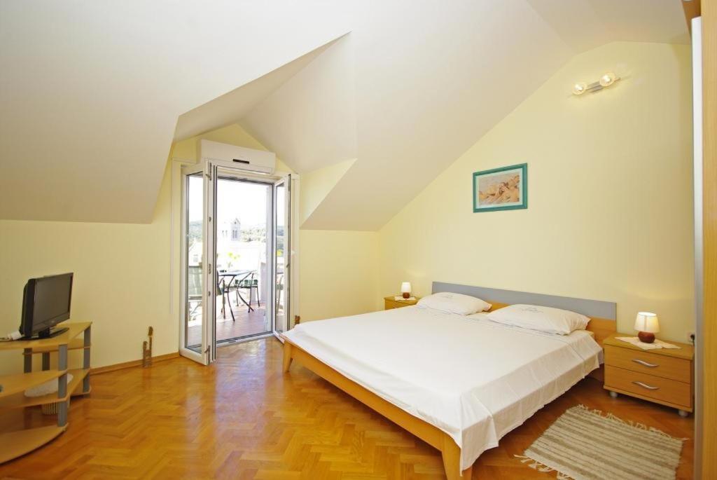 Apartments Villa Rose Sumartin Buitenkant foto