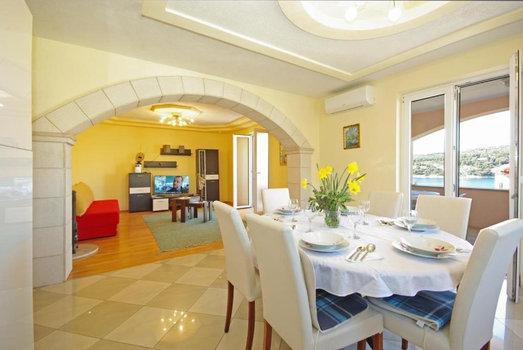 Apartments Villa Rose Sumartin Buitenkant foto