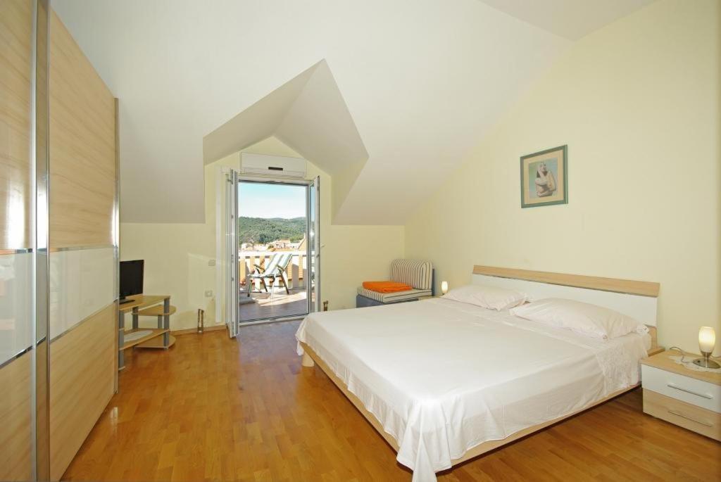 Apartments Villa Rose Sumartin Buitenkant foto