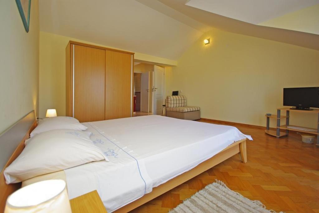 Apartments Villa Rose Sumartin Buitenkant foto