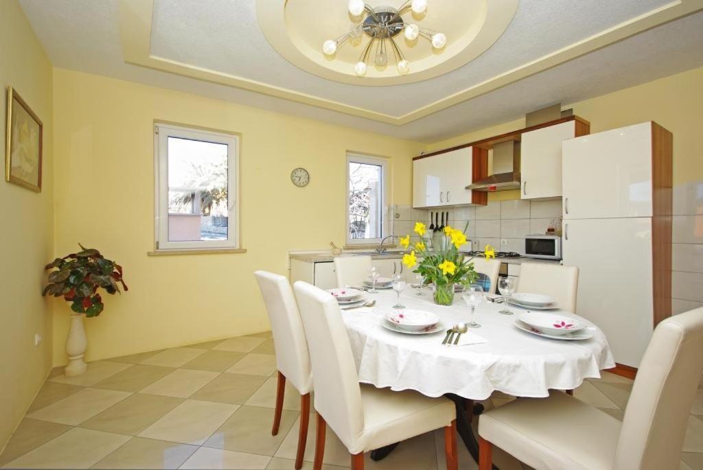 Apartments Villa Rose Sumartin Buitenkant foto