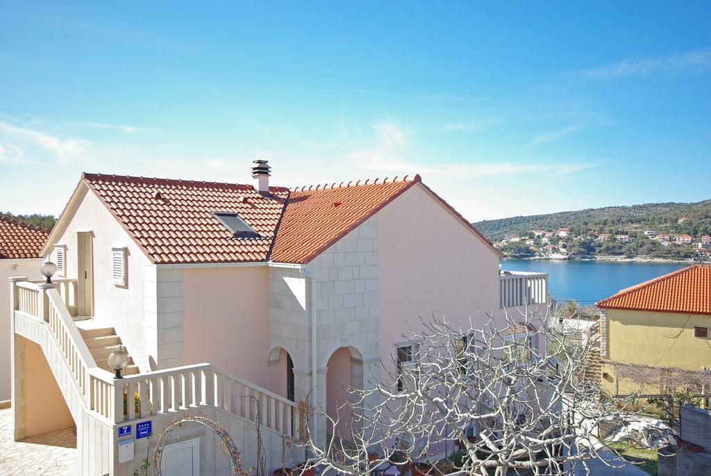 Apartments Villa Rose Sumartin Buitenkant foto
